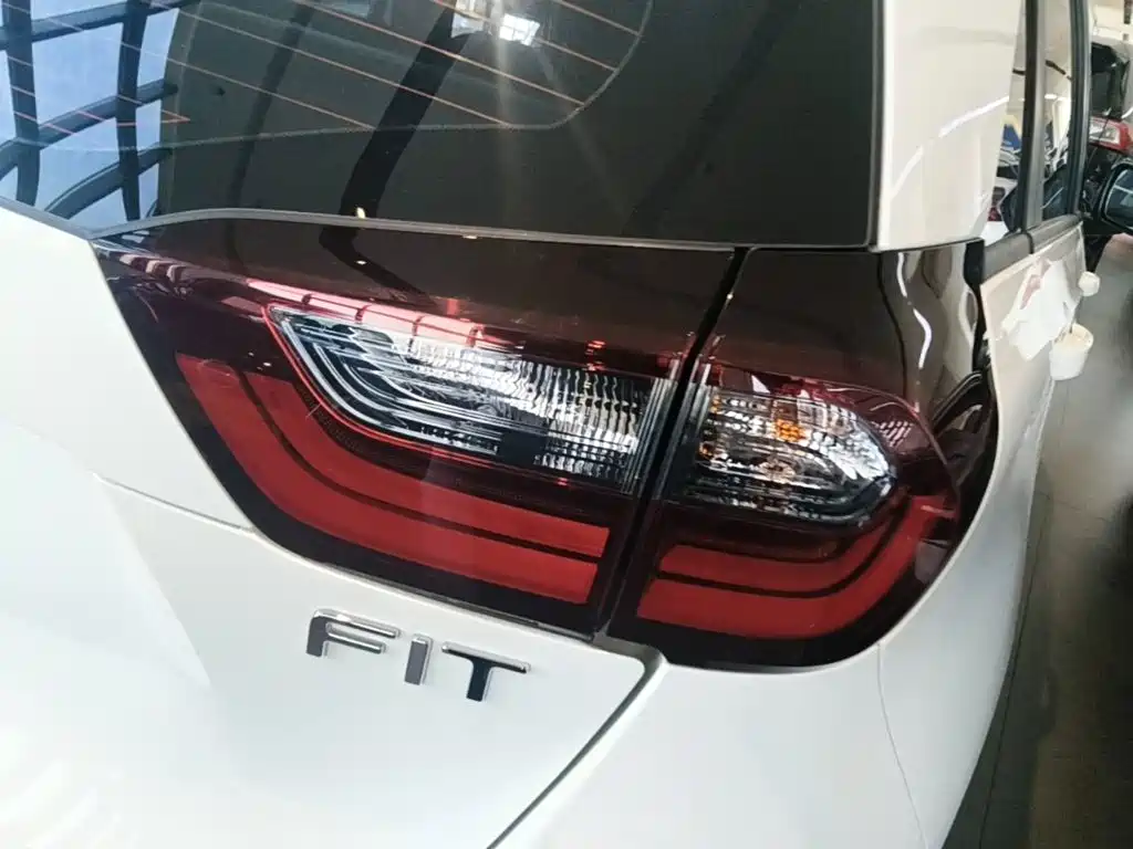 Honda Fit — фото 7