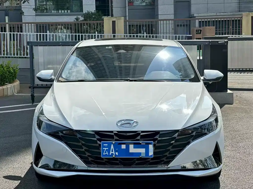 Hyundai Elantra — фото 2