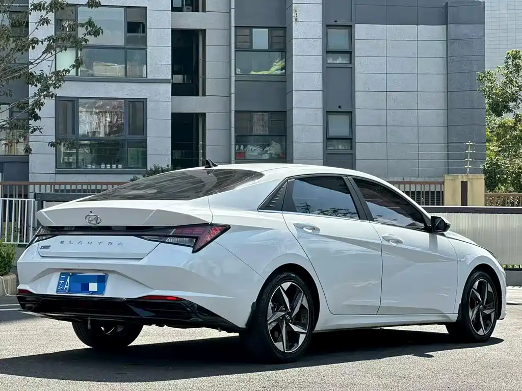 Hyundai Elantra — фото 4