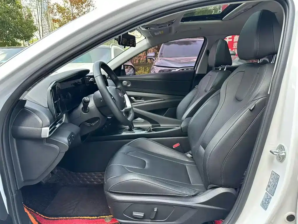 Hyundai Elantra — фото 6