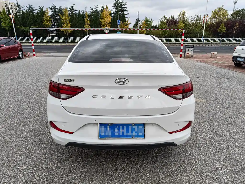 Hyundai Elantra — фото 4