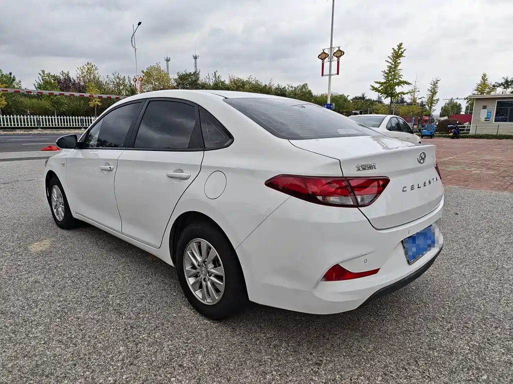 Hyundai Elantra — фото 5