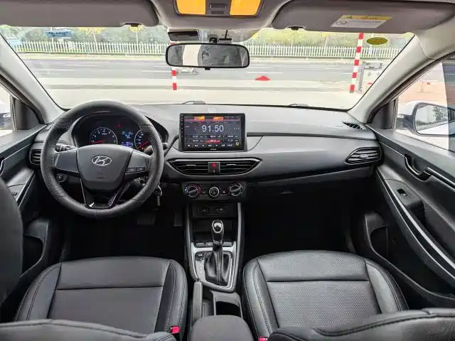 Hyundai Elantra — фото 7