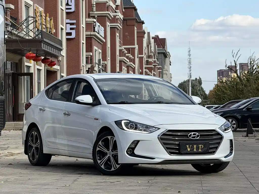 Hyundai Elantra — фото 3