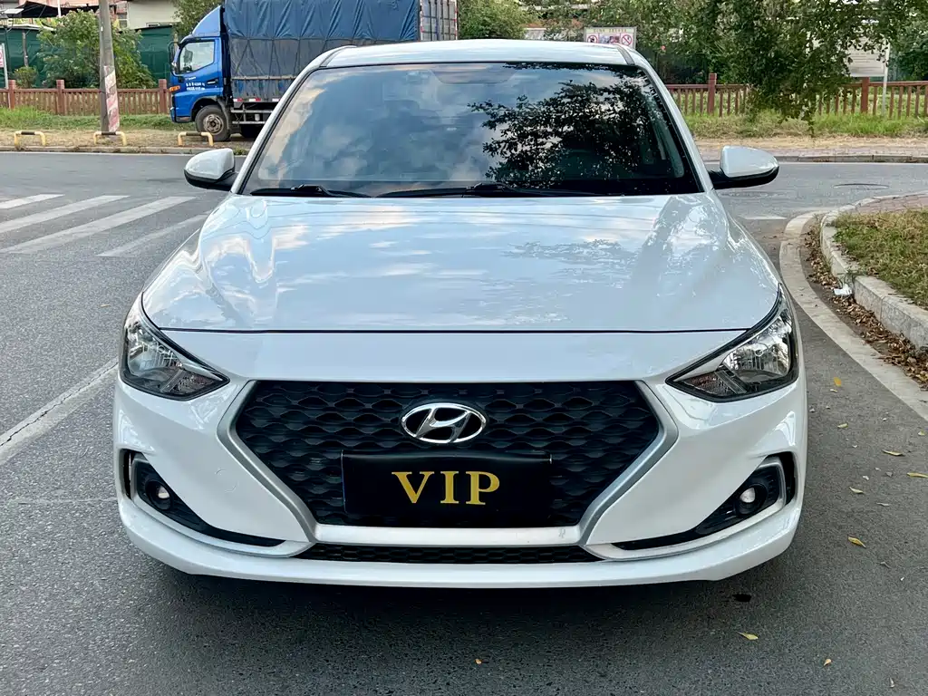 Hyundai Elantra — фото 2