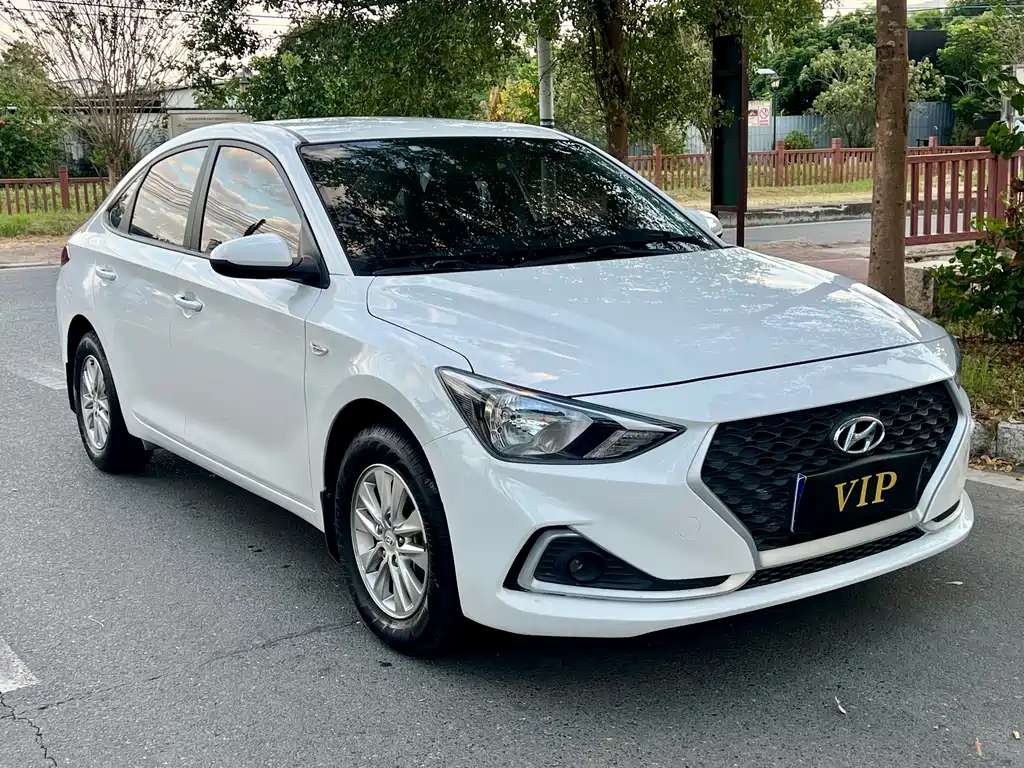 Hyundai Elantra — фото 3