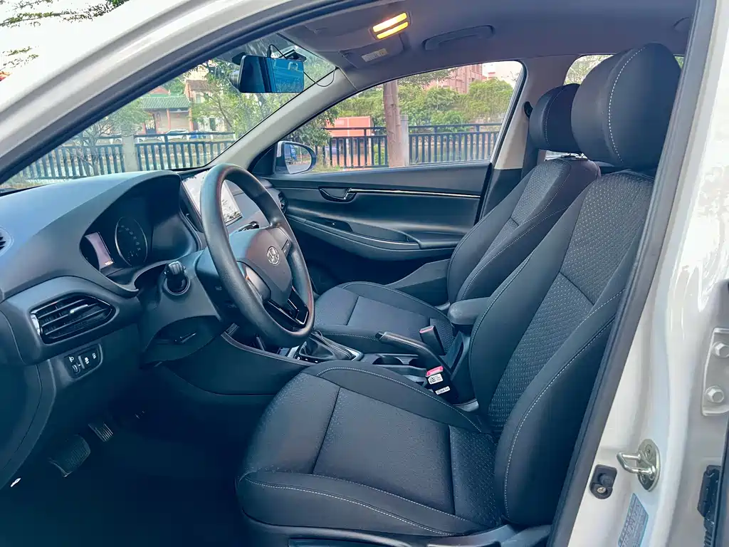 Hyundai Elantra — фото 4