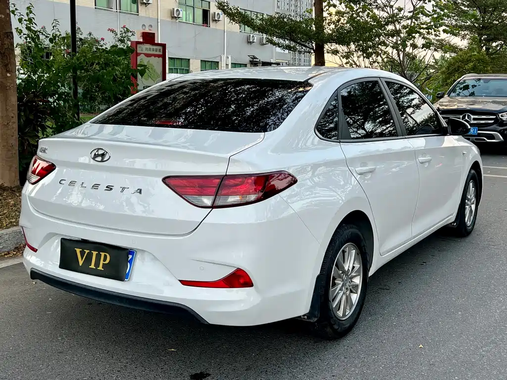 Hyundai Elantra — фото 7