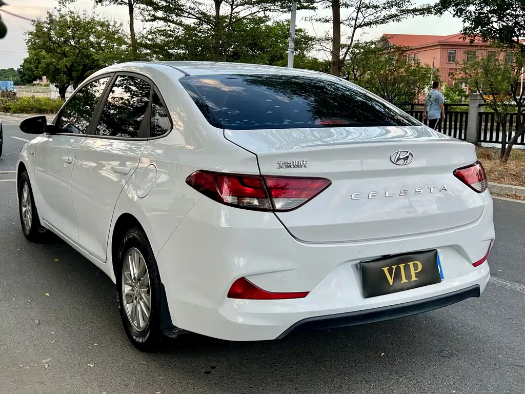 Hyundai Elantra — фото 9