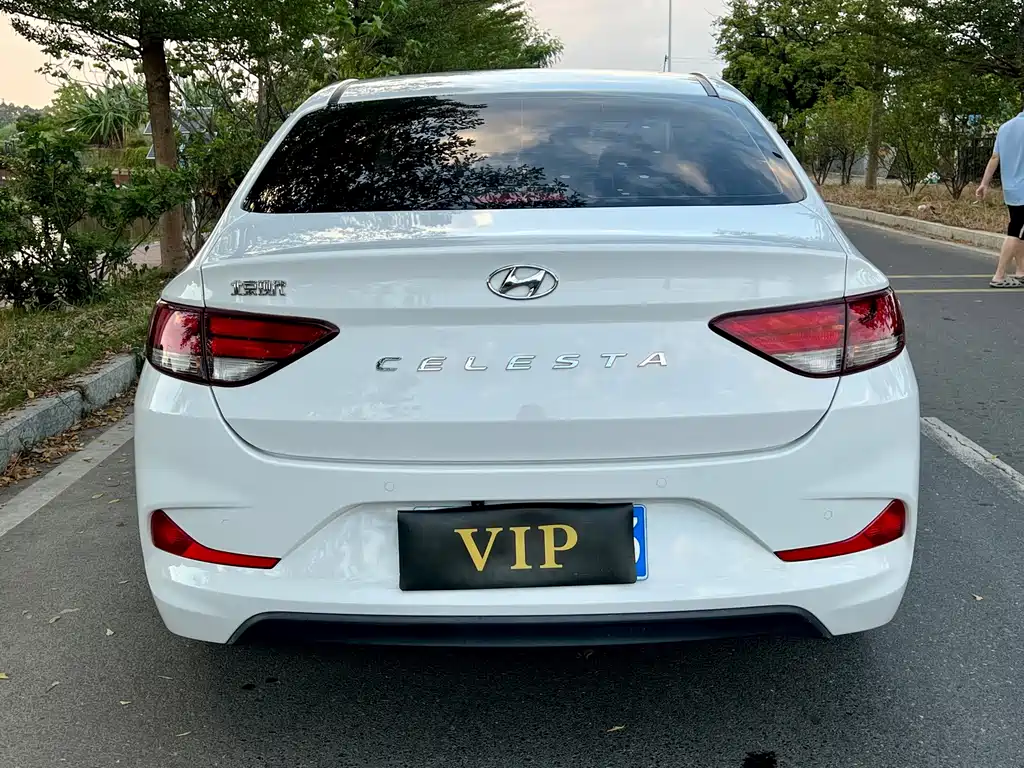 Hyundai Elantra — фото 10