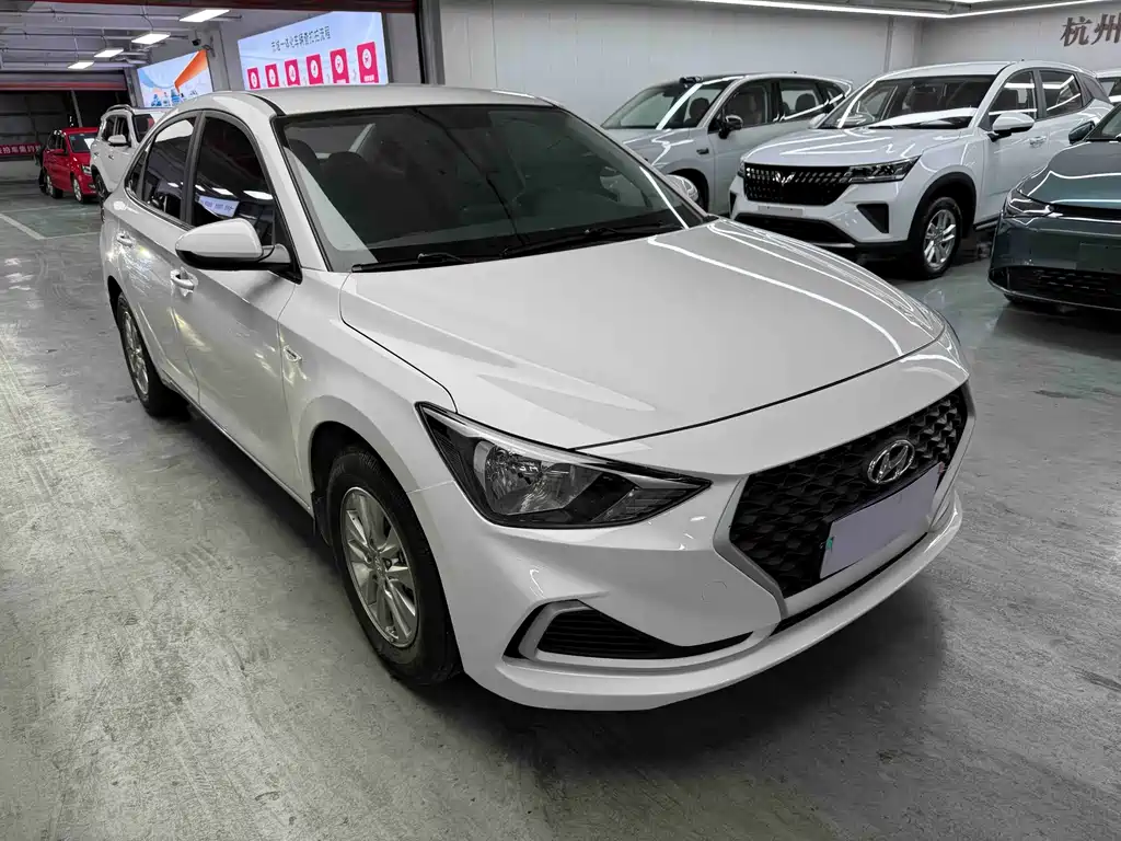 Hyundai Elantra — фото 3