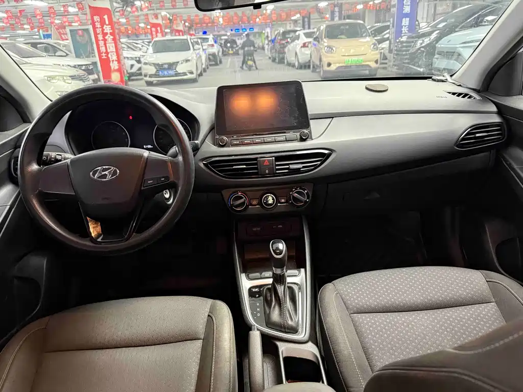 Hyundai Elantra — фото 7