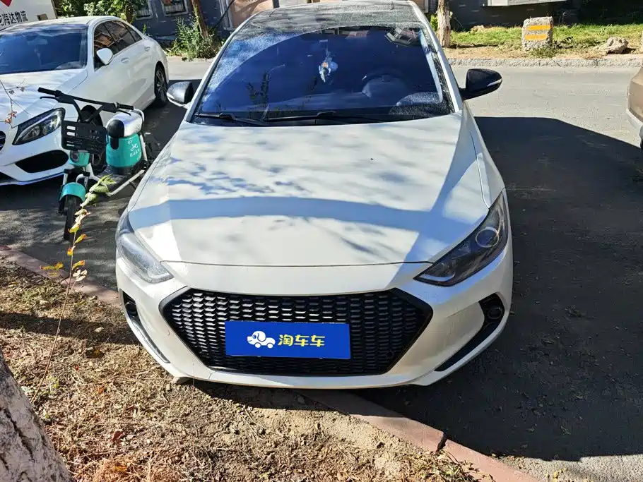 Hyundai Elantra — фото 2