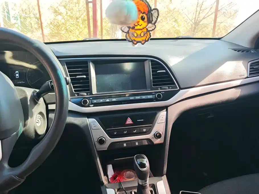 Hyundai Elantra — фото 13