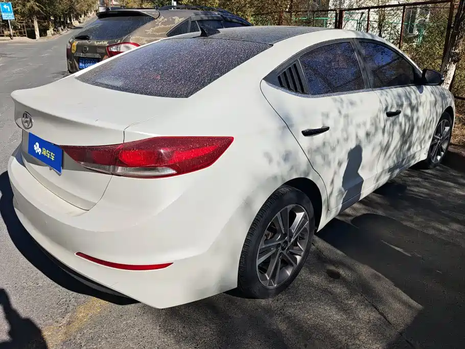 Hyundai Elantra — фото 3