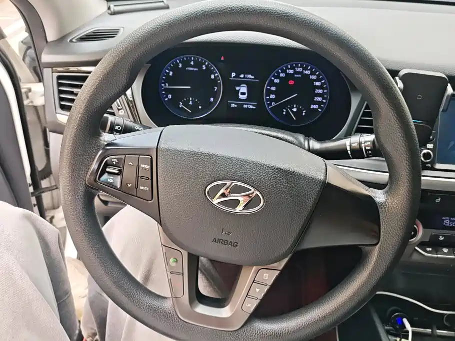 Hyundai Mistra — фото 15