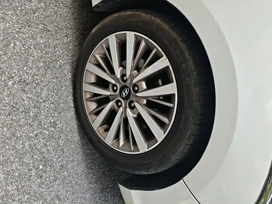 Hyundai Mistra — фото 6