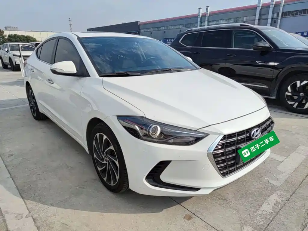 Hyundai Elantra — фото 3