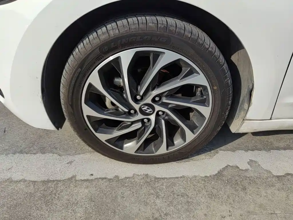 Hyundai Elantra — фото 22