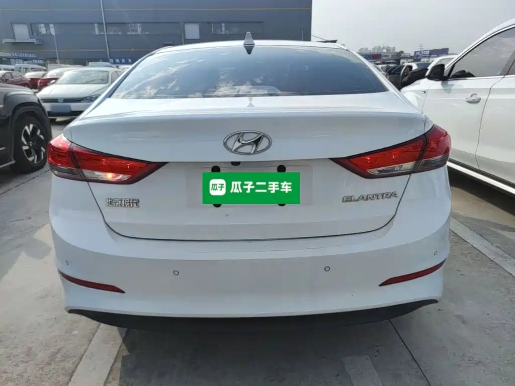 Hyundai Elantra — фото 5