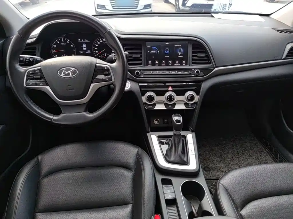 Hyundai Elantra — фото 9