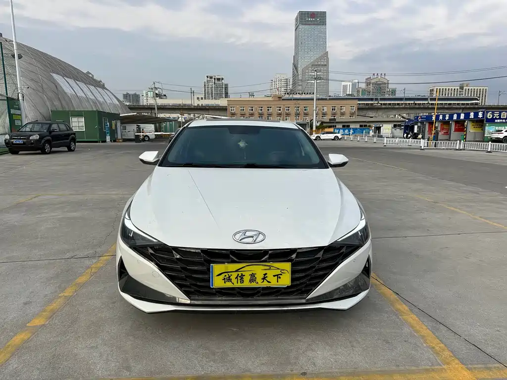 Hyundai Elantra — фото 2
