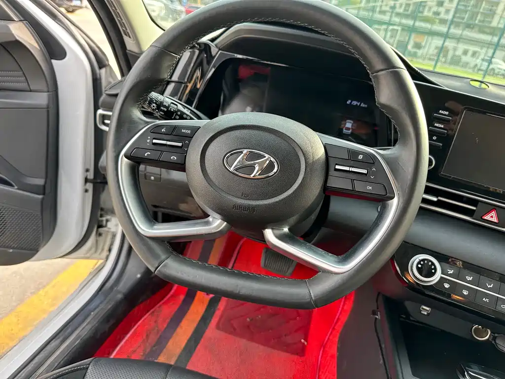 Hyundai Elantra — фото 21