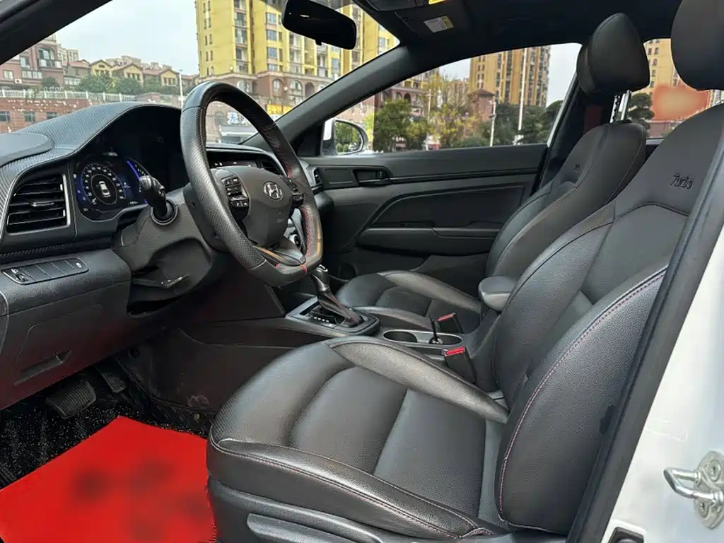 Hyundai Elantra — фото 14