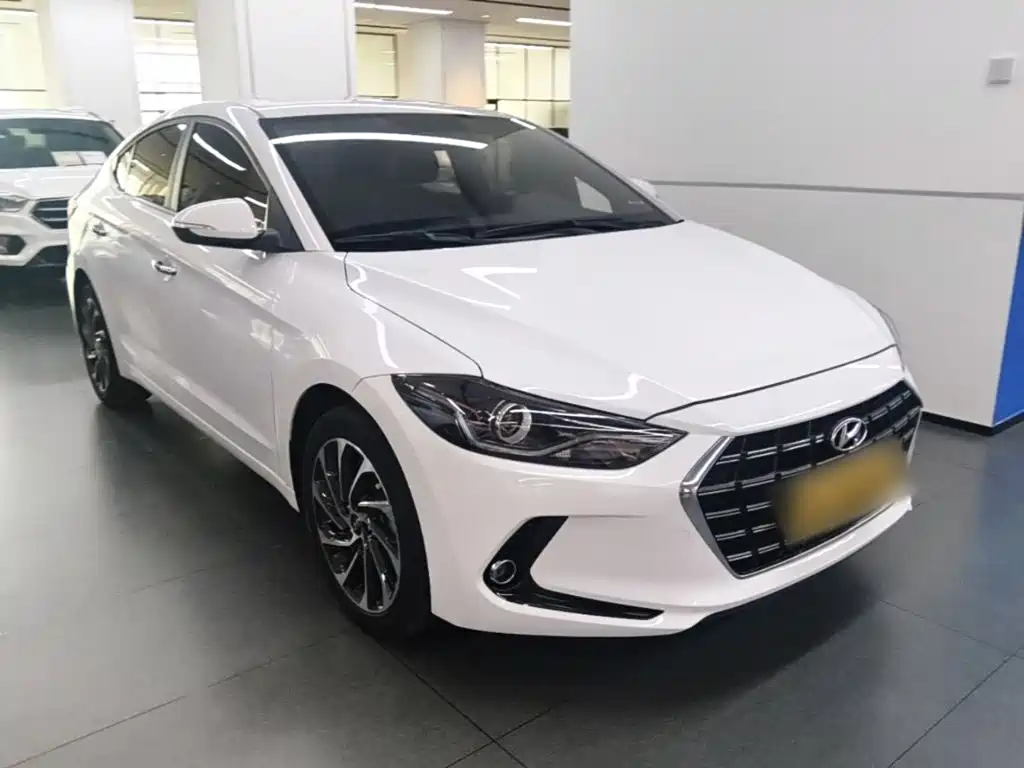 Hyundai Elantra — фото 3