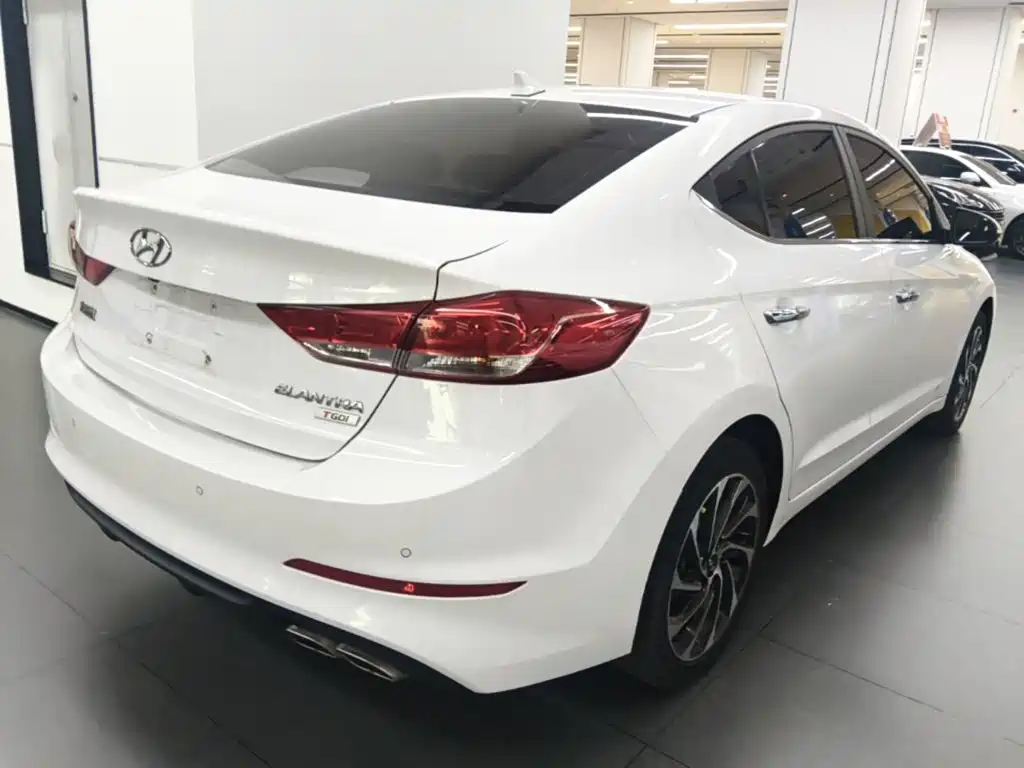 Hyundai Elantra — фото 6