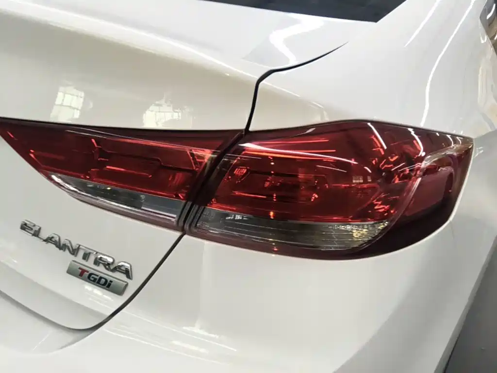 Hyundai Elantra — фото 7