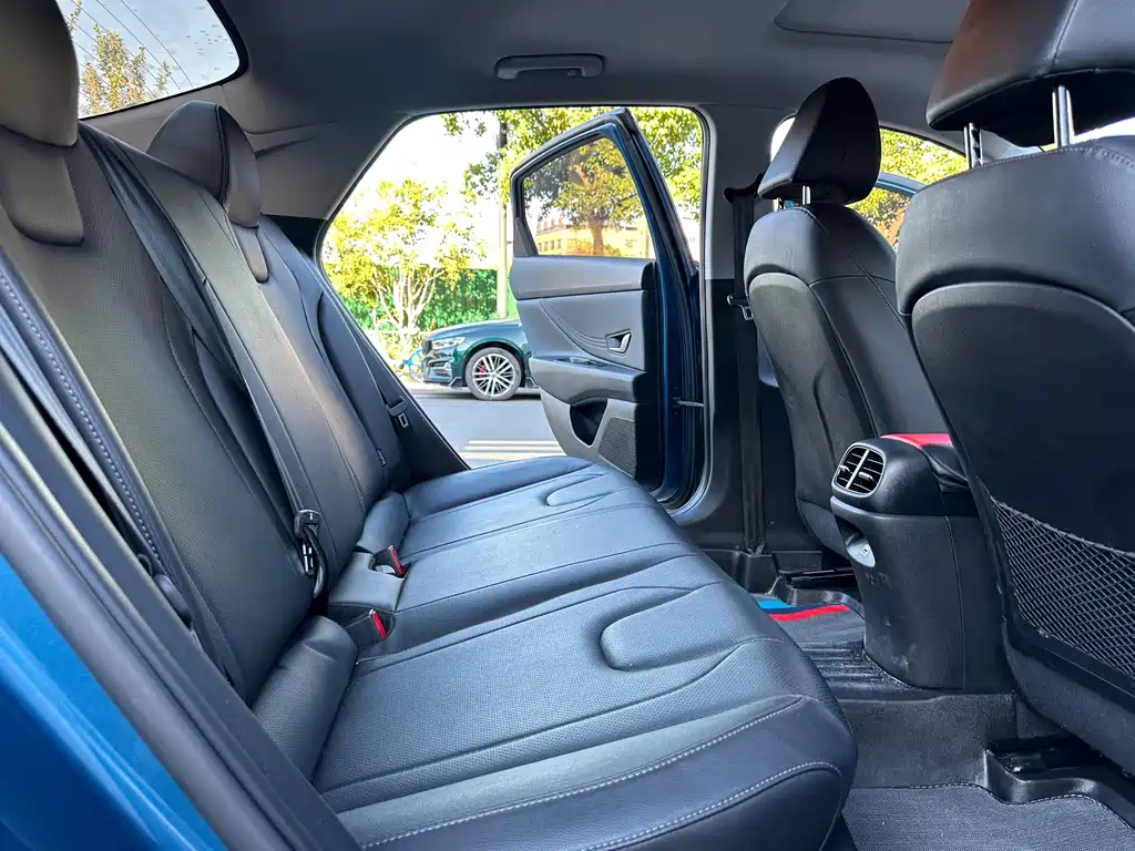 Hyundai Elantra — фото 13