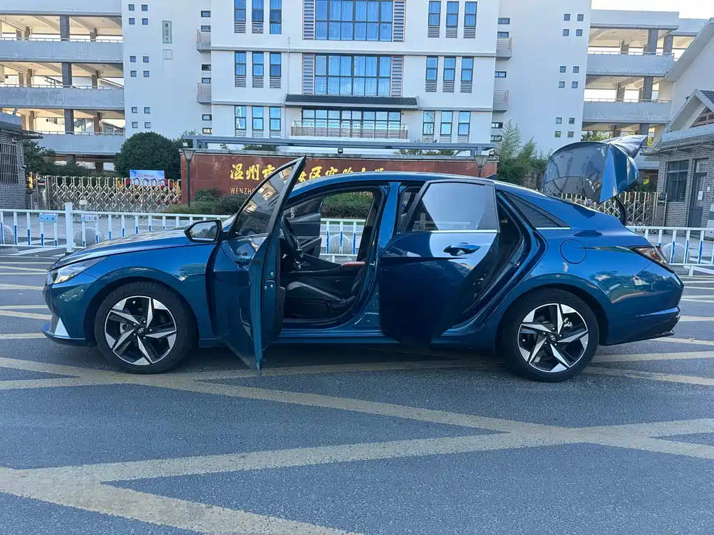 Hyundai Elantra — фото 14