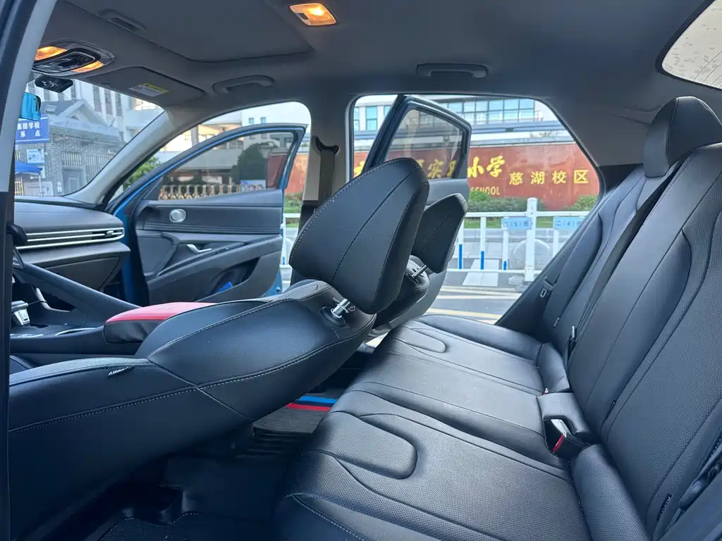 Hyundai Elantra — фото 15