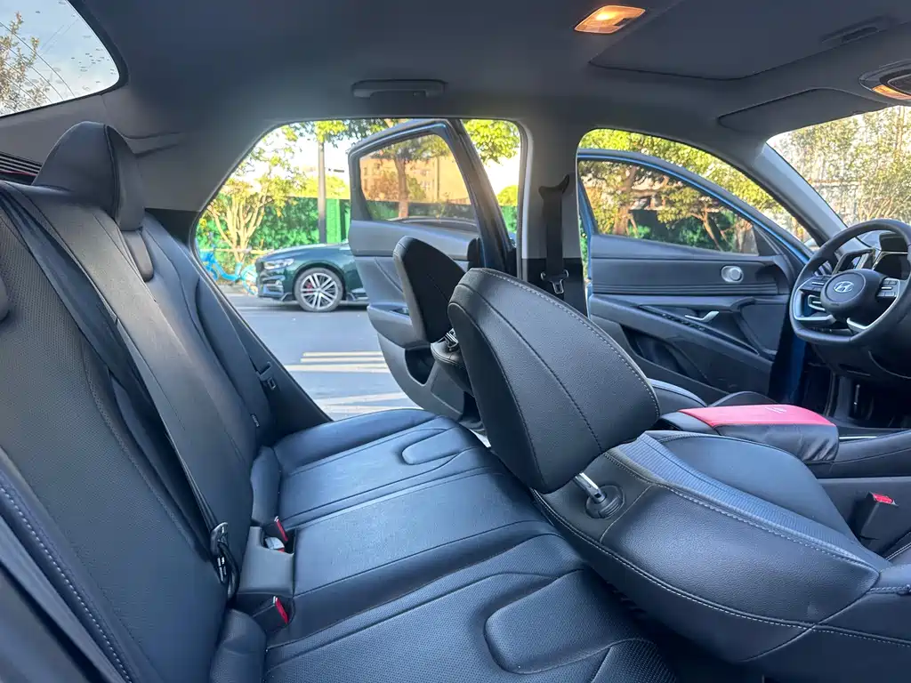 Hyundai Elantra — фото 17