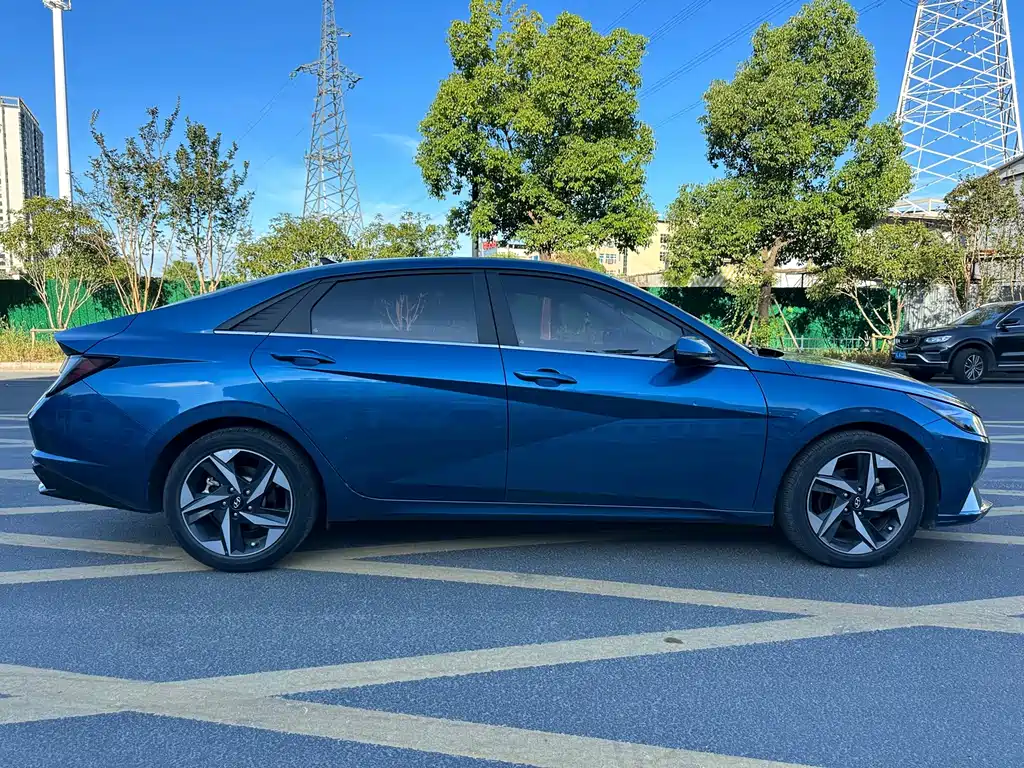 Hyundai Elantra — фото 4