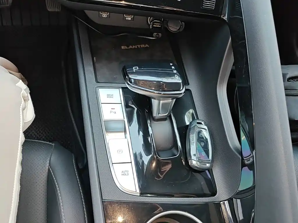 Hyundai Elantra — фото 13