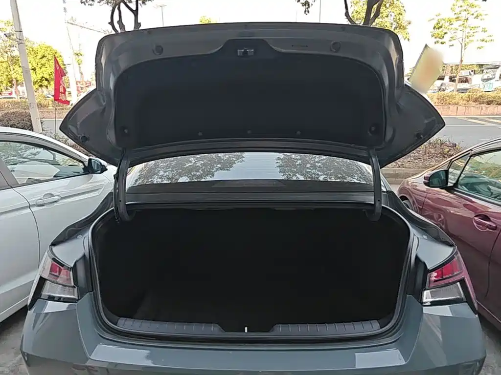 Hyundai Elantra — фото 18