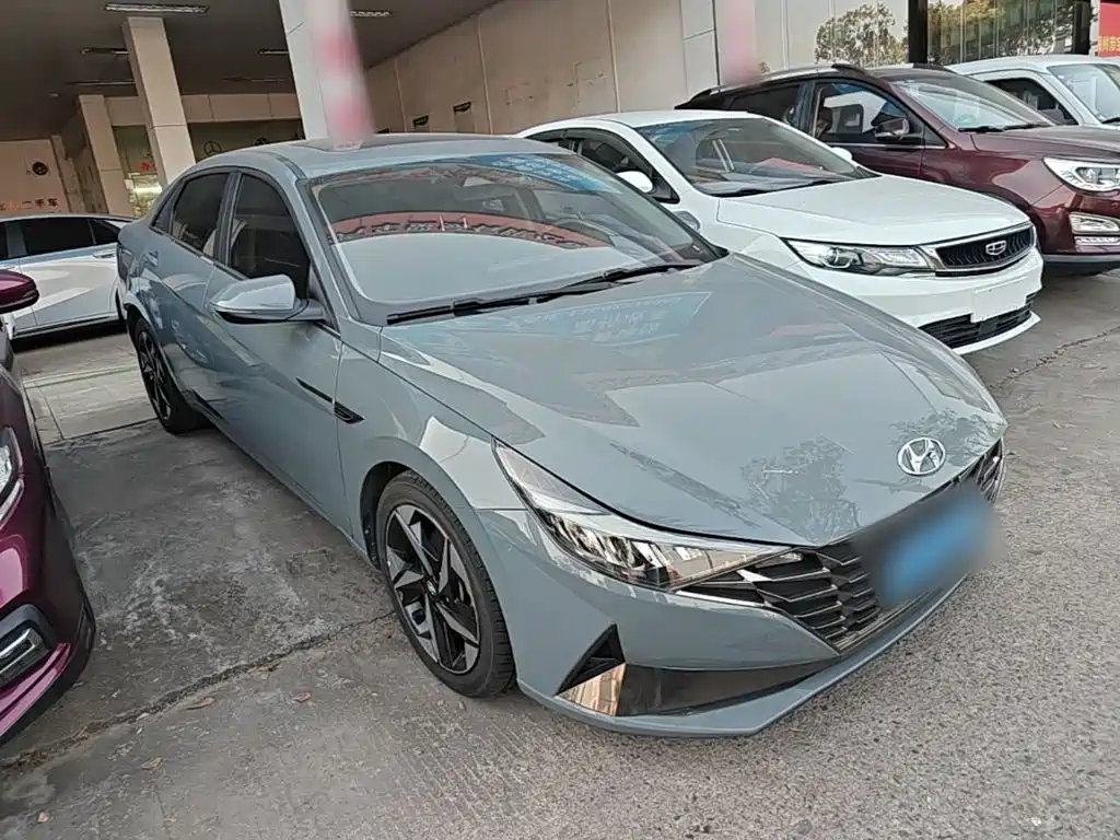 Hyundai Elantra — фото 3