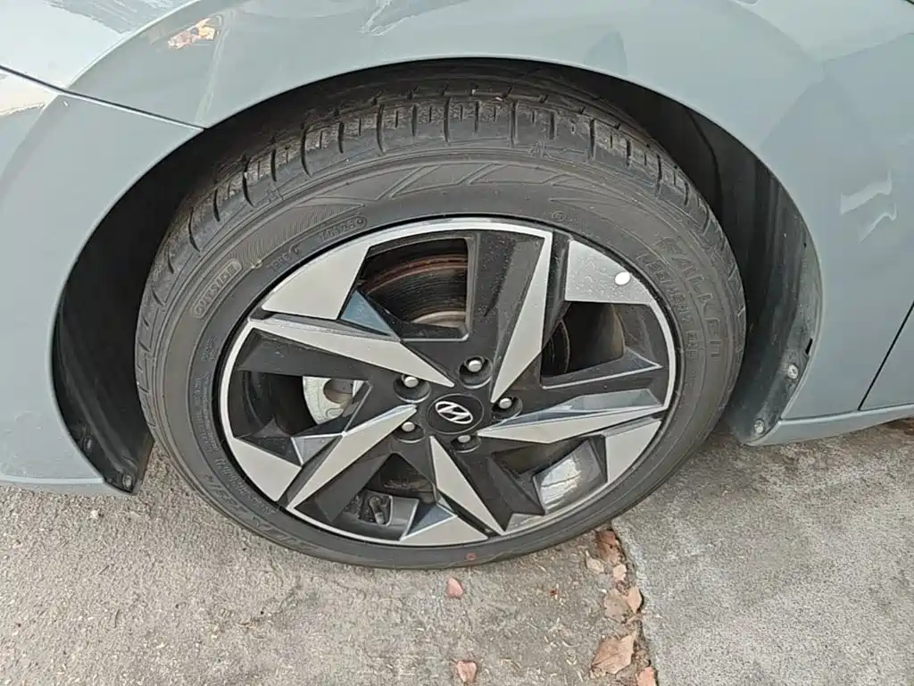 Hyundai Elantra — фото 22