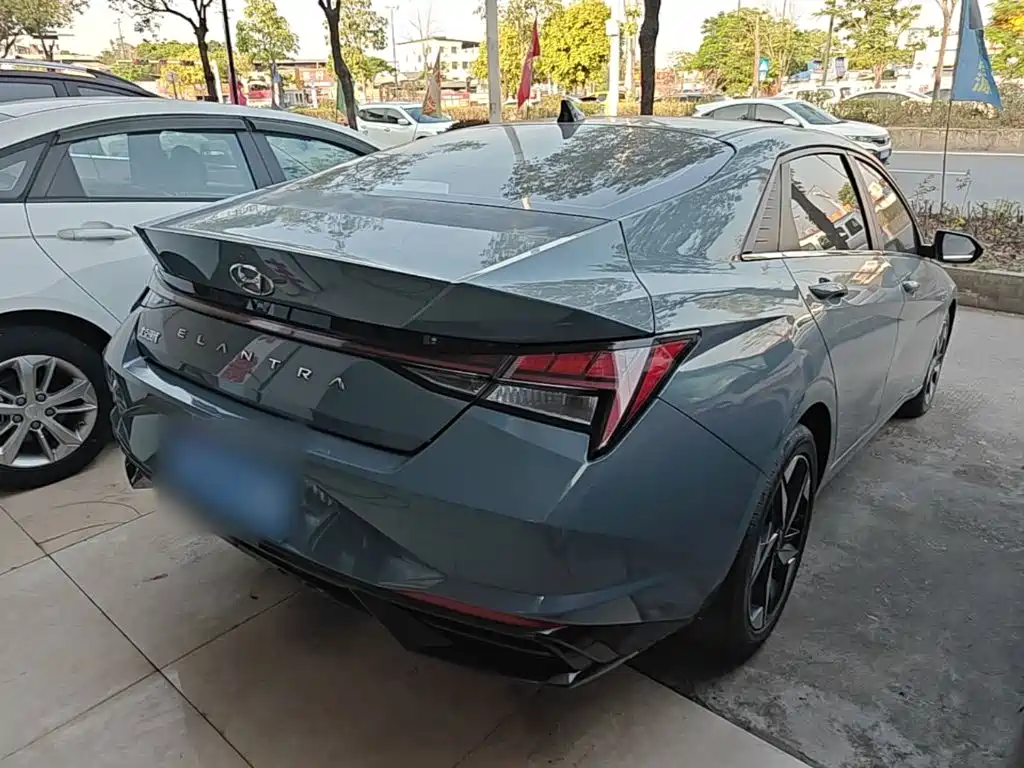 Hyundai Elantra — фото 6