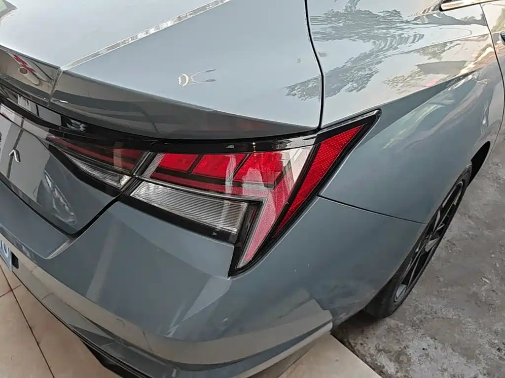 Hyundai Elantra — фото 7