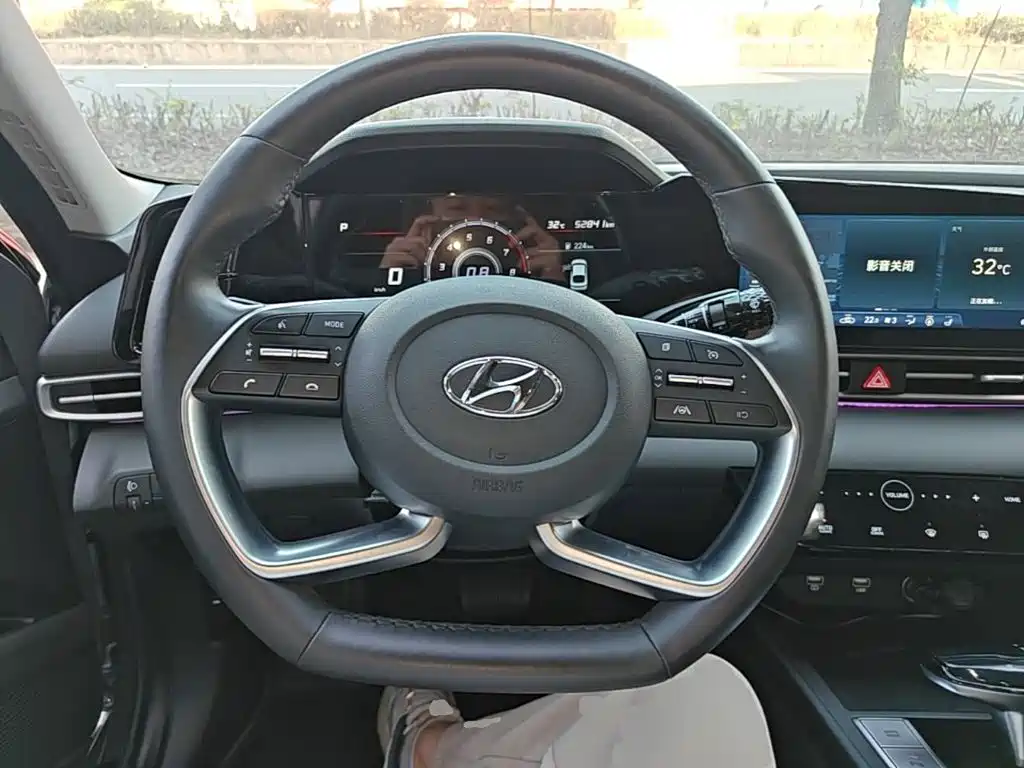 Hyundai Elantra — фото 10