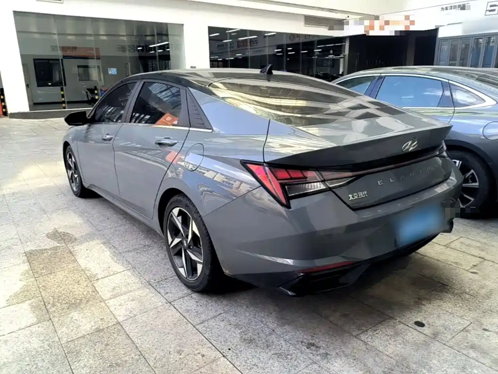 Hyundai Elantra — фото 4