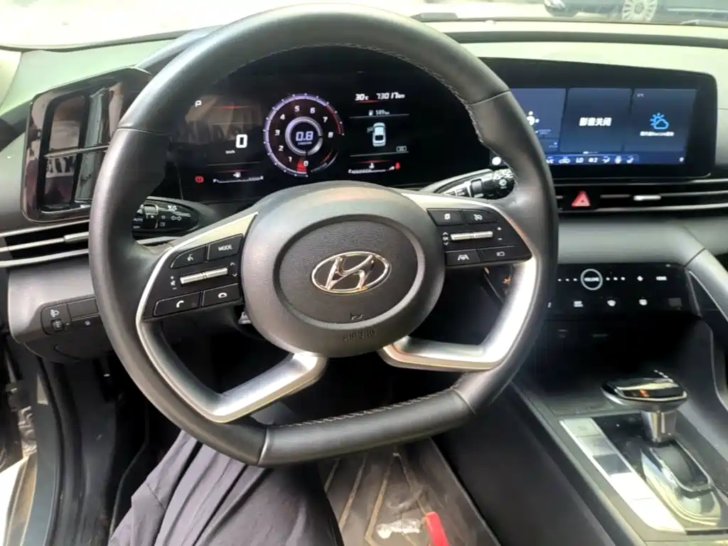 Hyundai Elantra — фото 10