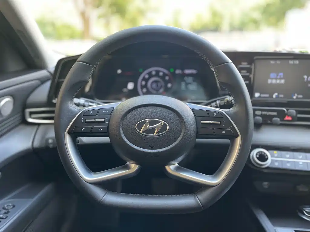 Hyundai Elantra — фото 11