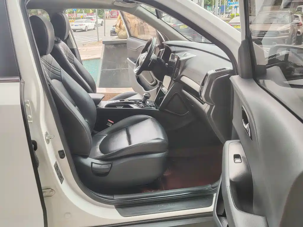 Hyundai ix35 — фото 10