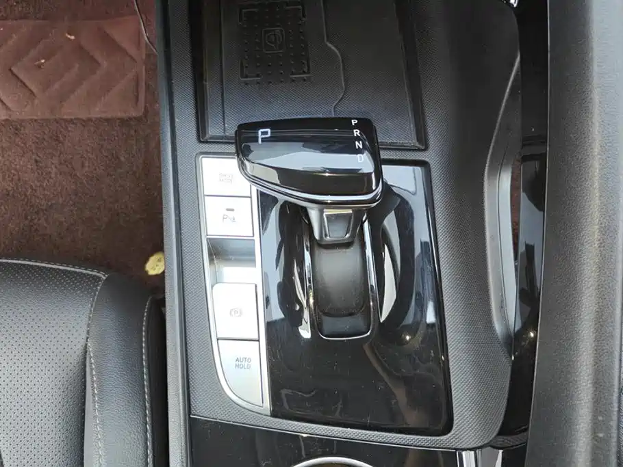 Hyundai Elantra — фото 16