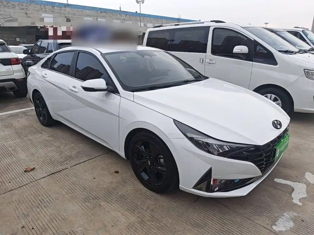 Hyundai Elantra — фото 3