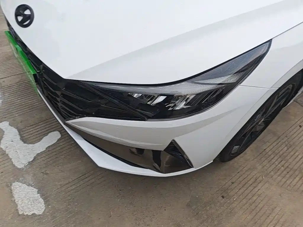 Hyundai Elantra — фото 23
